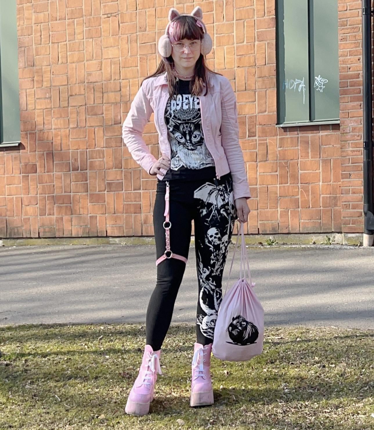 1744456163pingoutfits1065
