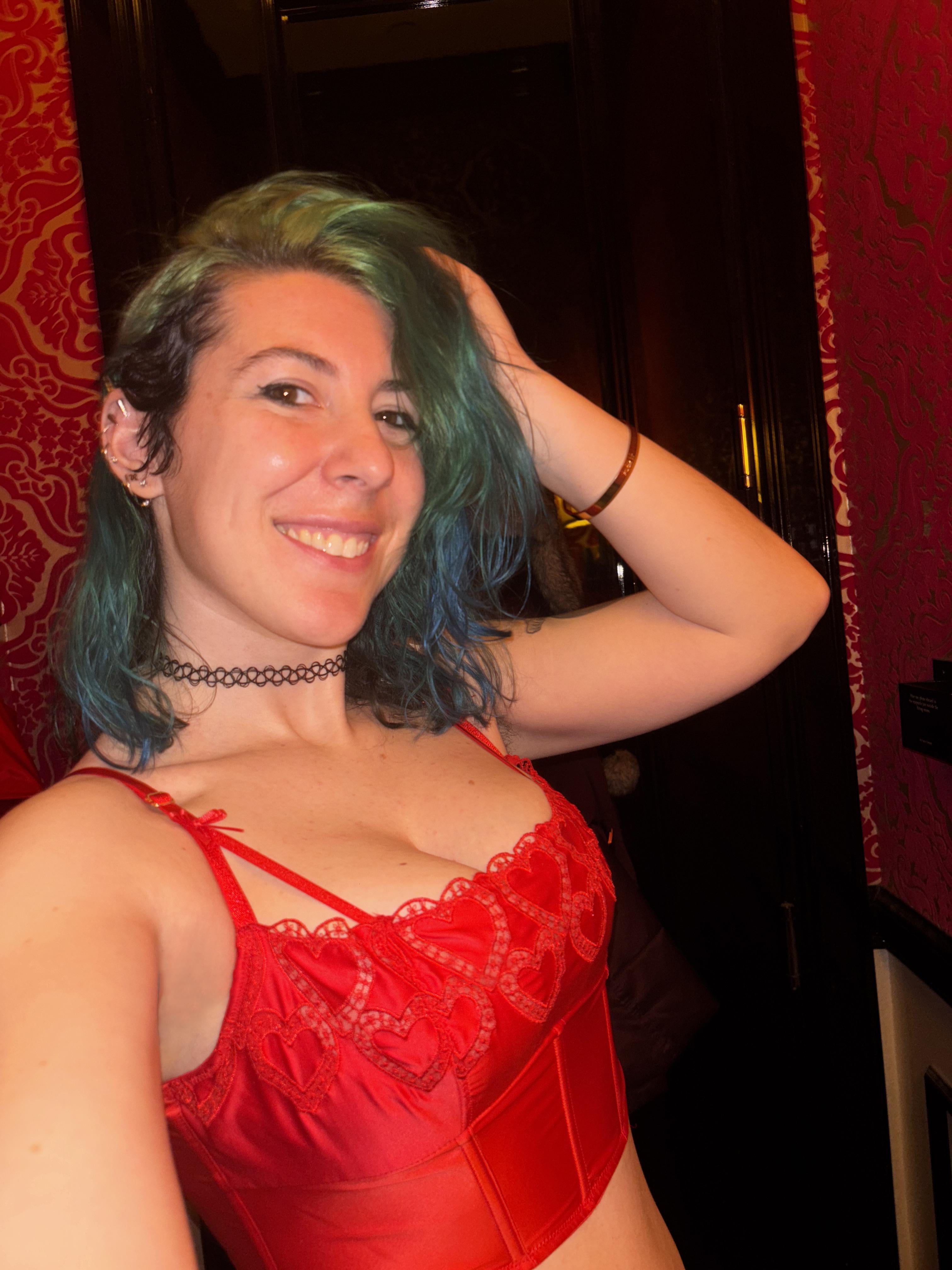 1770403662sirenskiss313