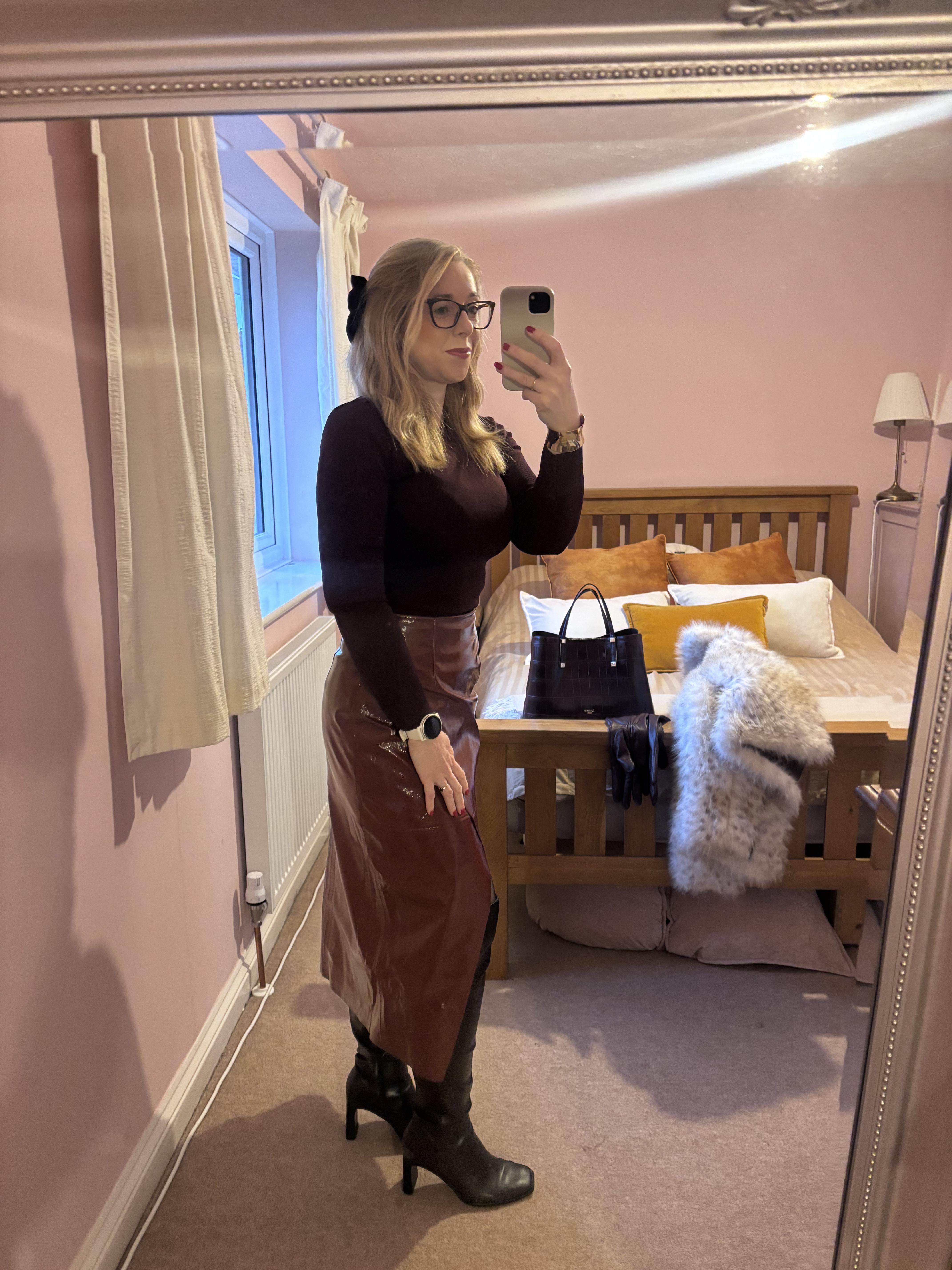 1770627469Josie_Glass64