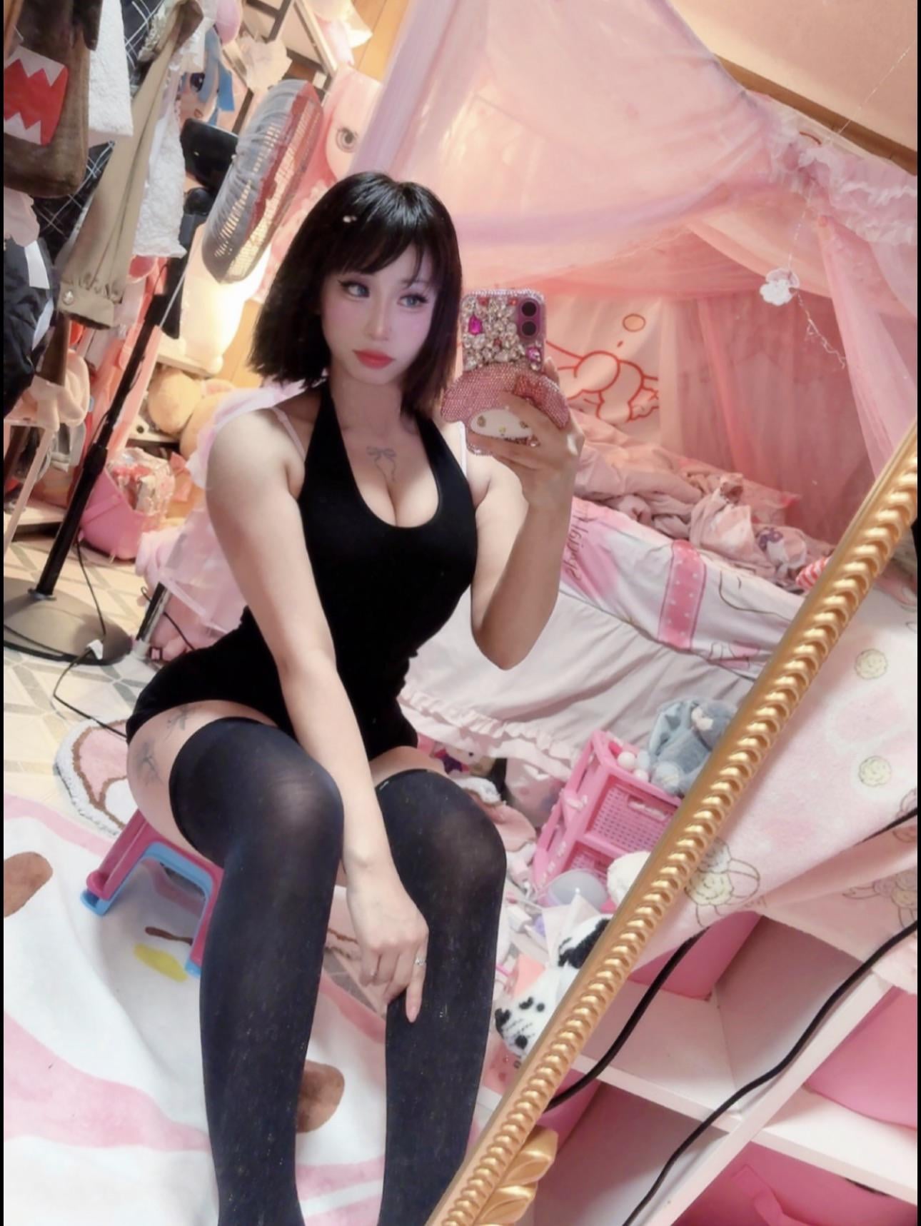 1771387945YunaGisel18