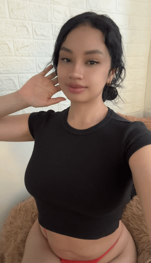 1782521322AlluringGurl5