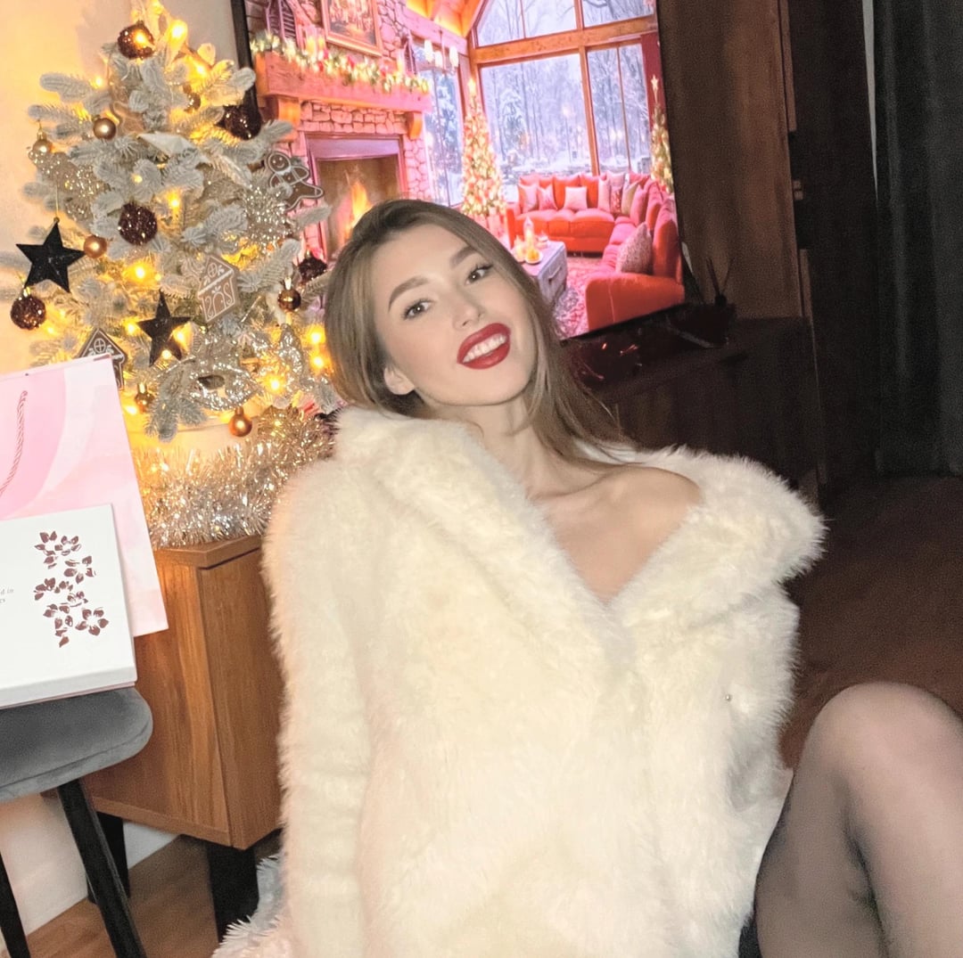 1782587942NeonDuchess1