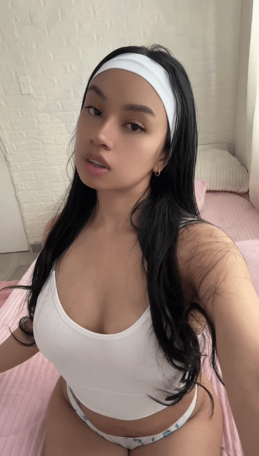1782866184AlluringGurl3