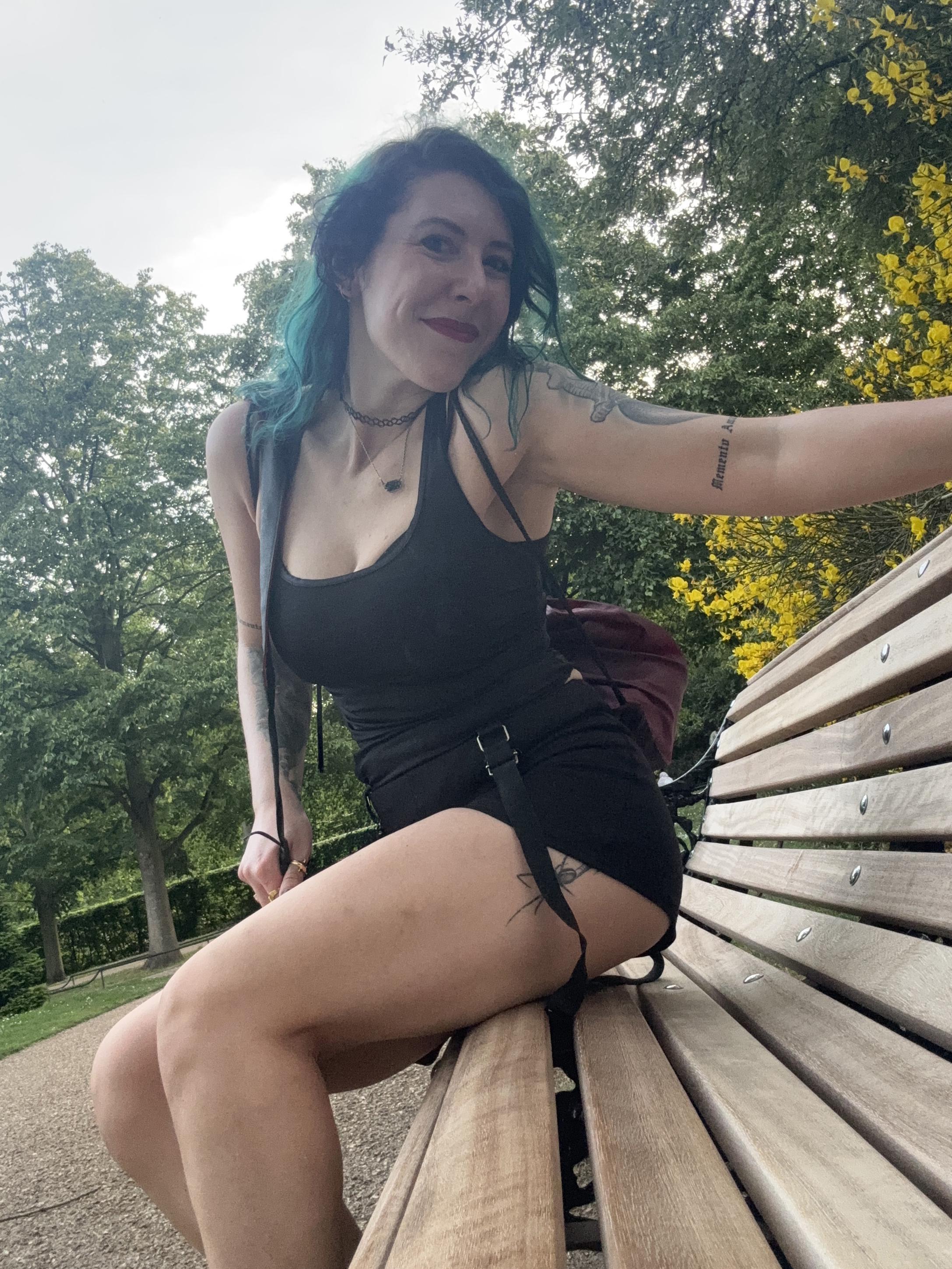 1783105705sirenskiss310