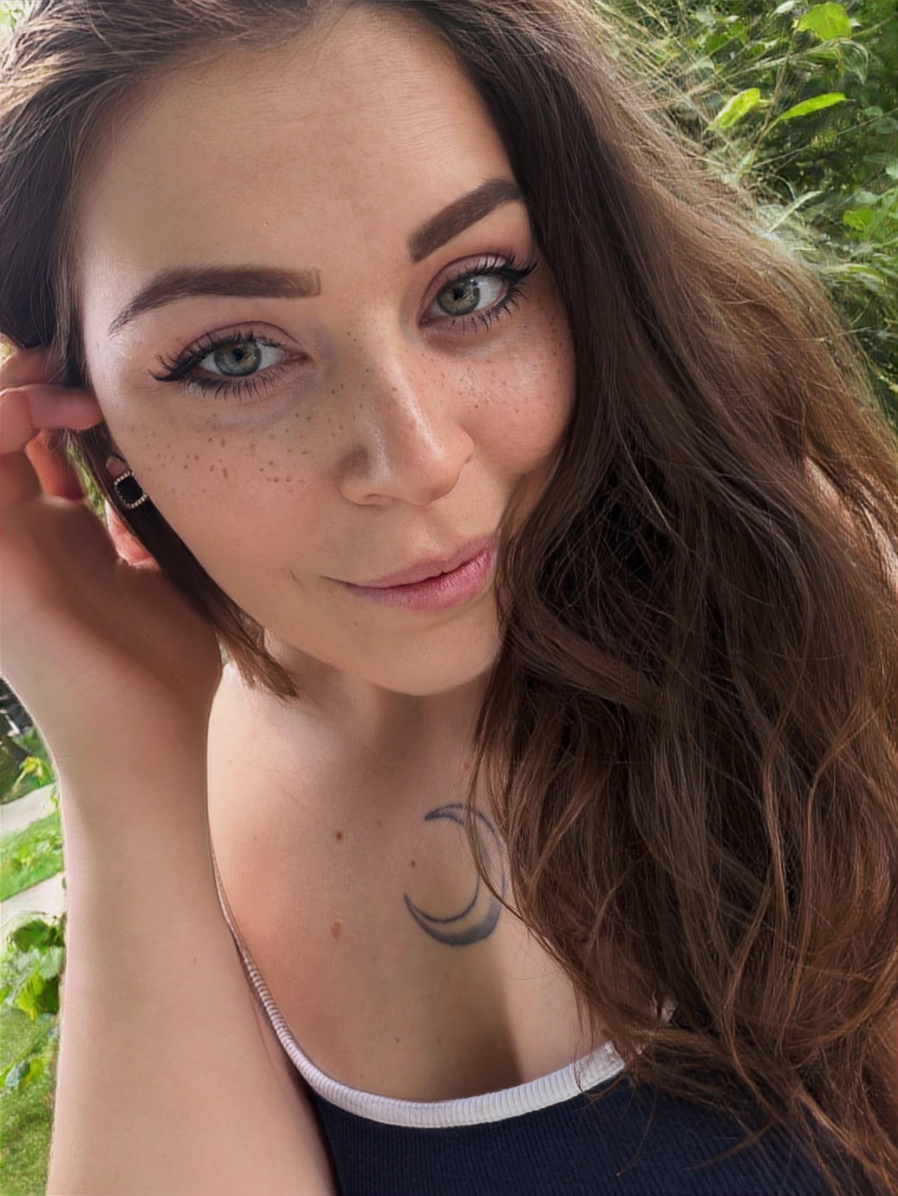 1783304488Juli_moon_official8