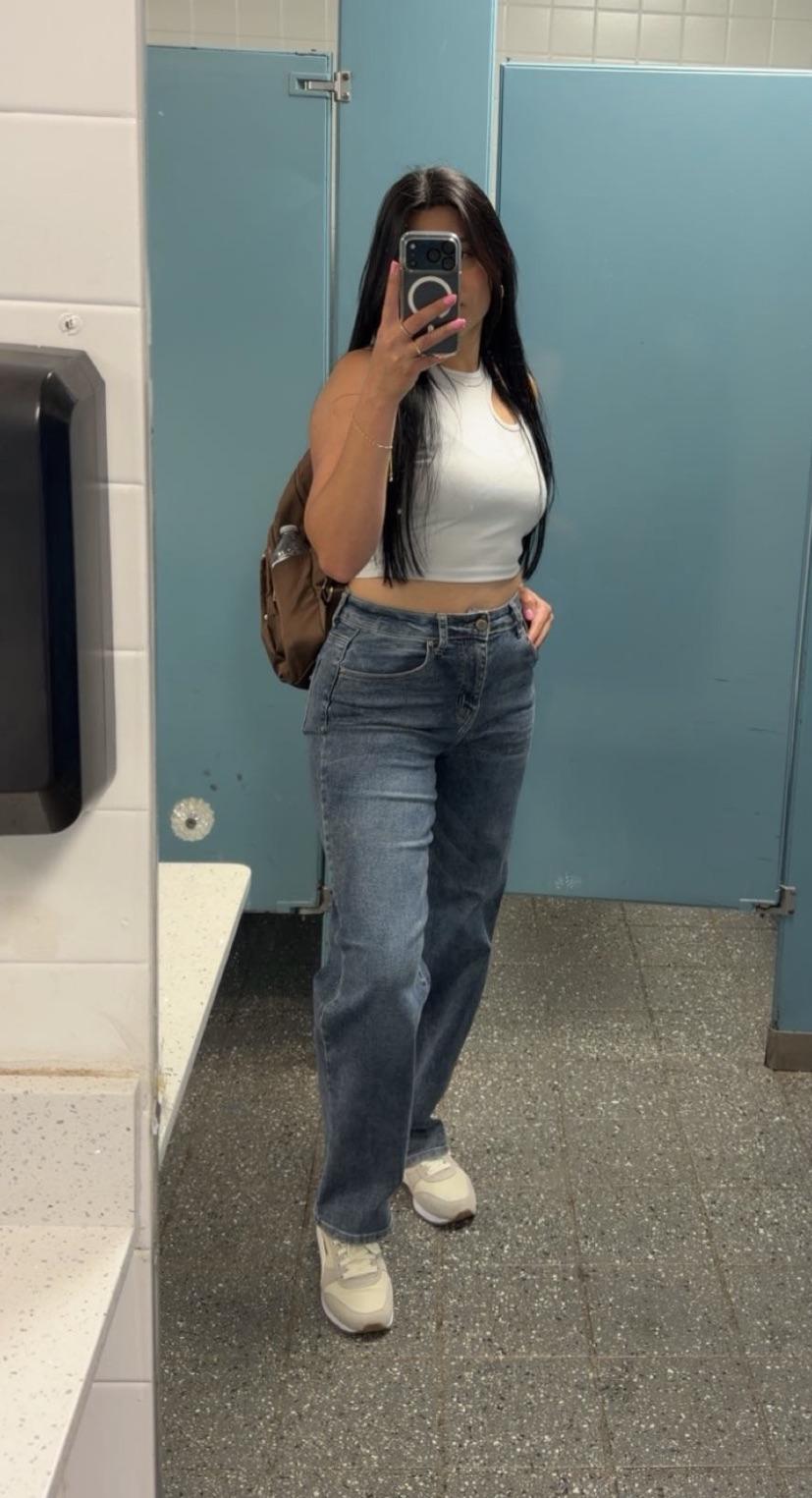 1783703467HeyItsJeslii31