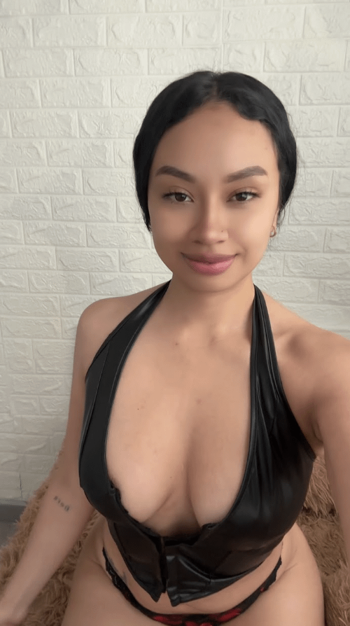 1783990775AlluringGurl1