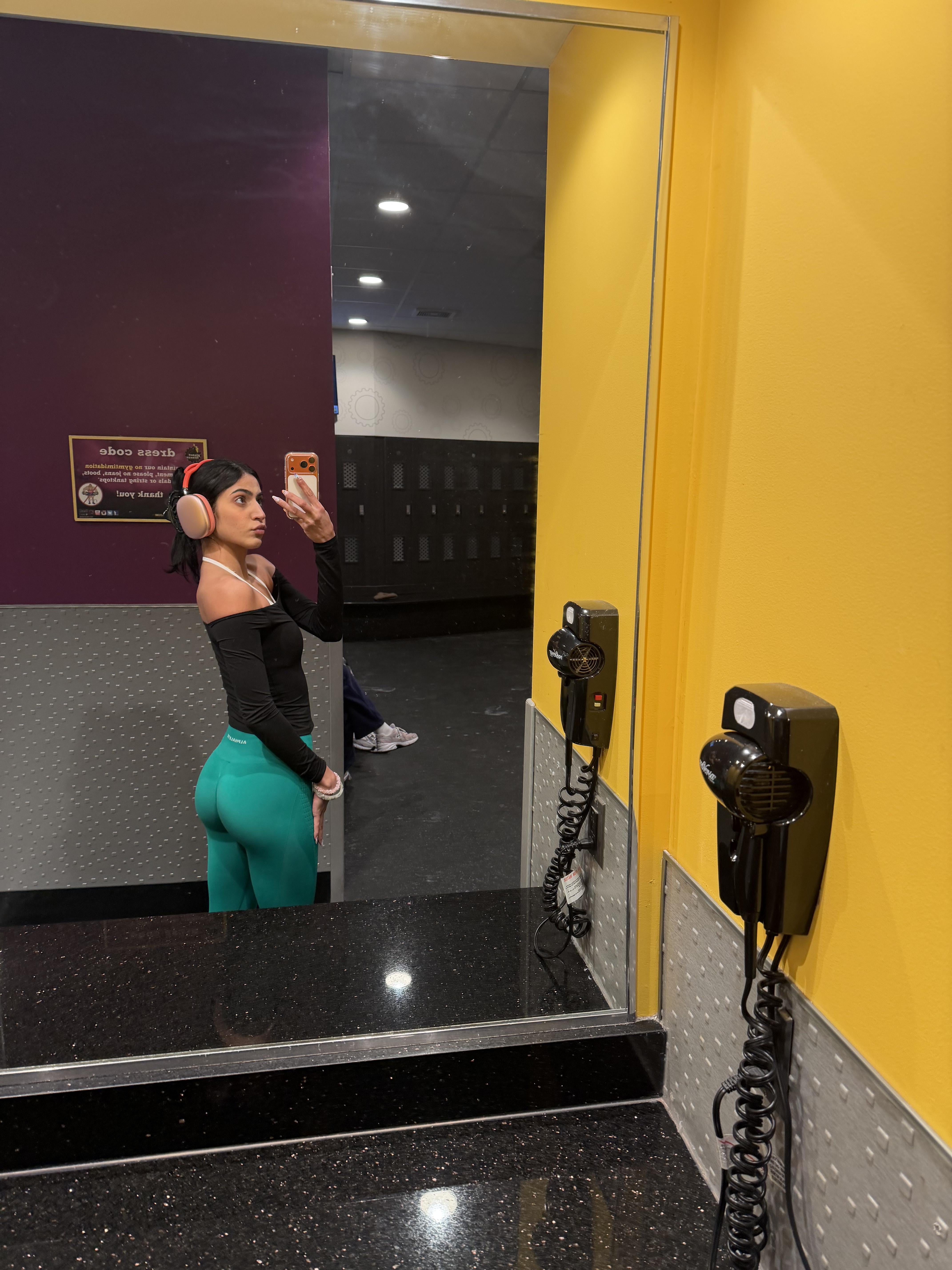 SuperbAd918 Ondricka